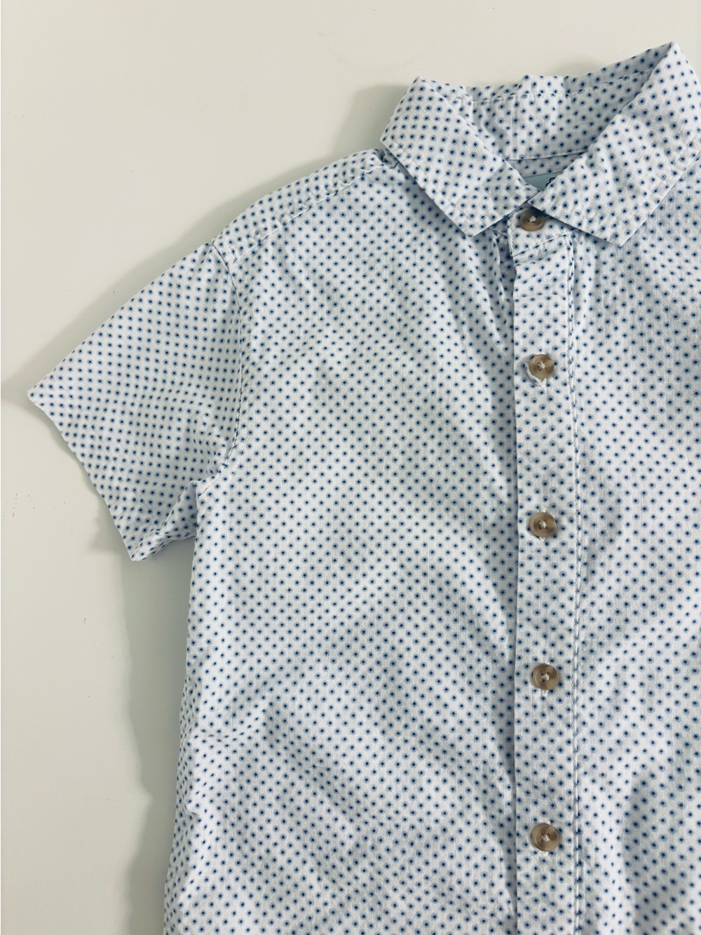 Class Club White Short-Sleeve Button-Down Shirt with Blue Dot Print